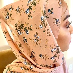 Floral Hijabs / Beautiful Printed Chiffon Floral Hijabs Price: